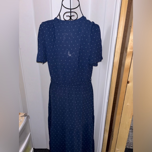 3 tier polka dot summer dress with belt..(NWT) size medium - Picture 4 of 6